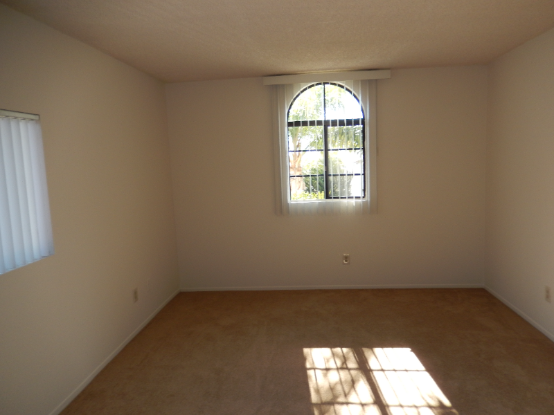 1030 Agate St - Photo 6 of 9