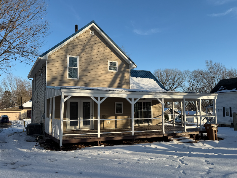 321 Main St - Photo 2 of 10