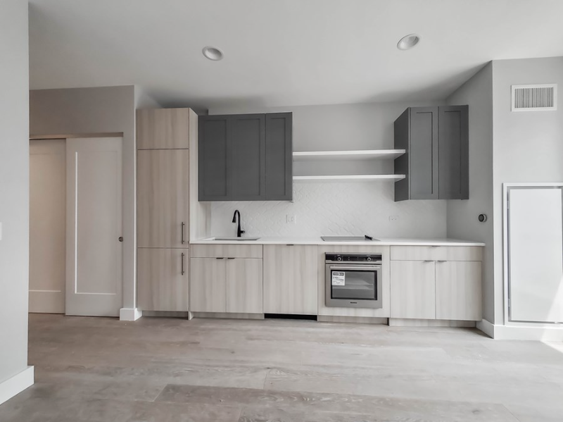 1207 N Clark St - Photo 2 of 9