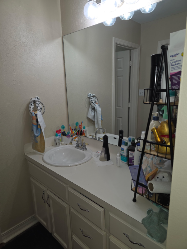 712 Yorktown Ct #712 - Photo 3 of 9