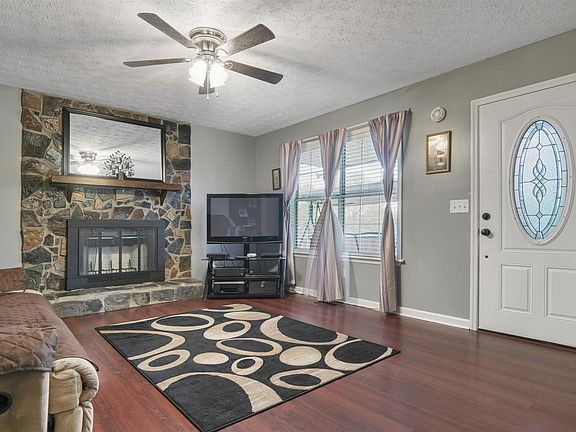 793 Summer Hill Ln - Photo 3 of 9