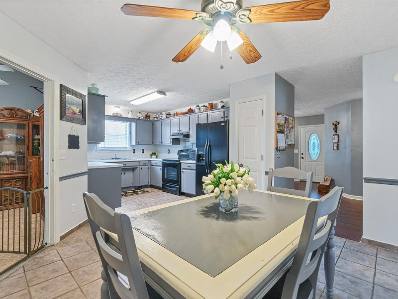 793 Summer Hill Ln - Photo 5 of 9