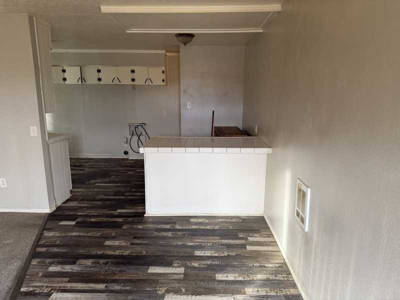 606 Center St W - Photo 4 of 7