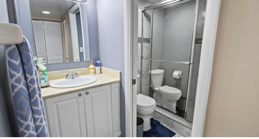 7507 Greenlake Way ##B - Photo 2 of 10