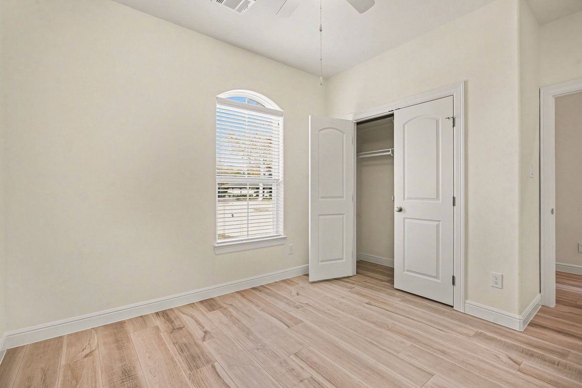 3633 E Meadow Ln - Photo 6 of 27