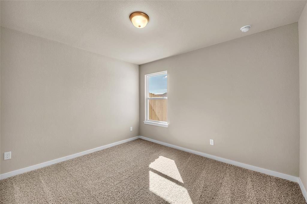 262 Boatright Blvd - Photo 4 of 30