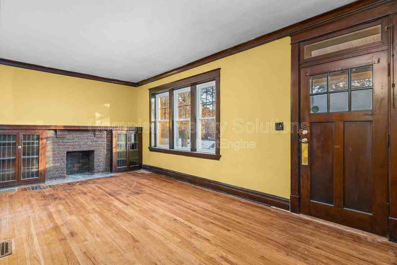 5223 Bancroft Ave - Photo 3 of 32