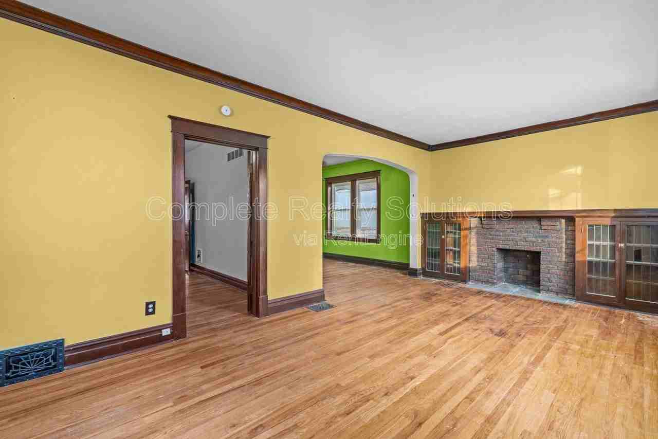 5223 Bancroft Ave - Photo 4 of 32