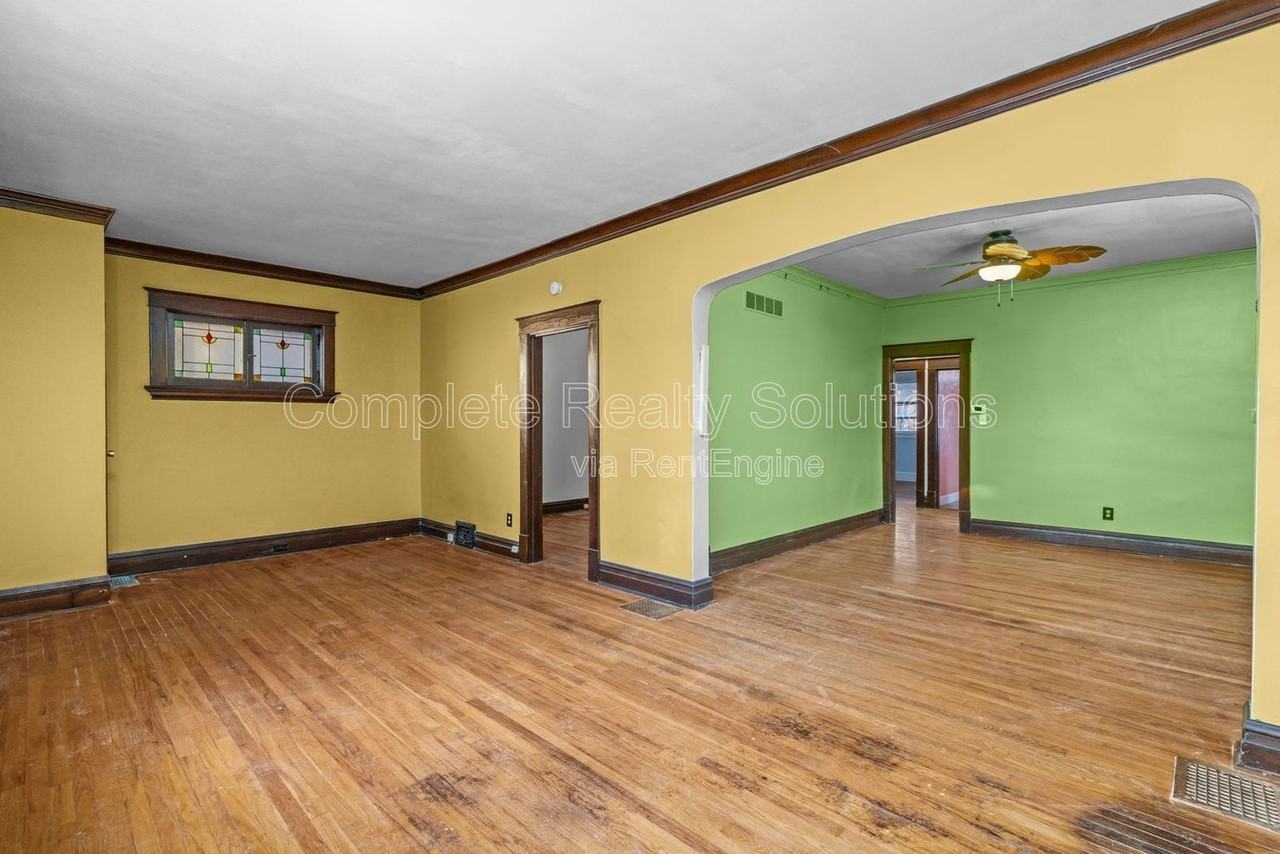 5223 Bancroft Ave - Photo 6 of 32