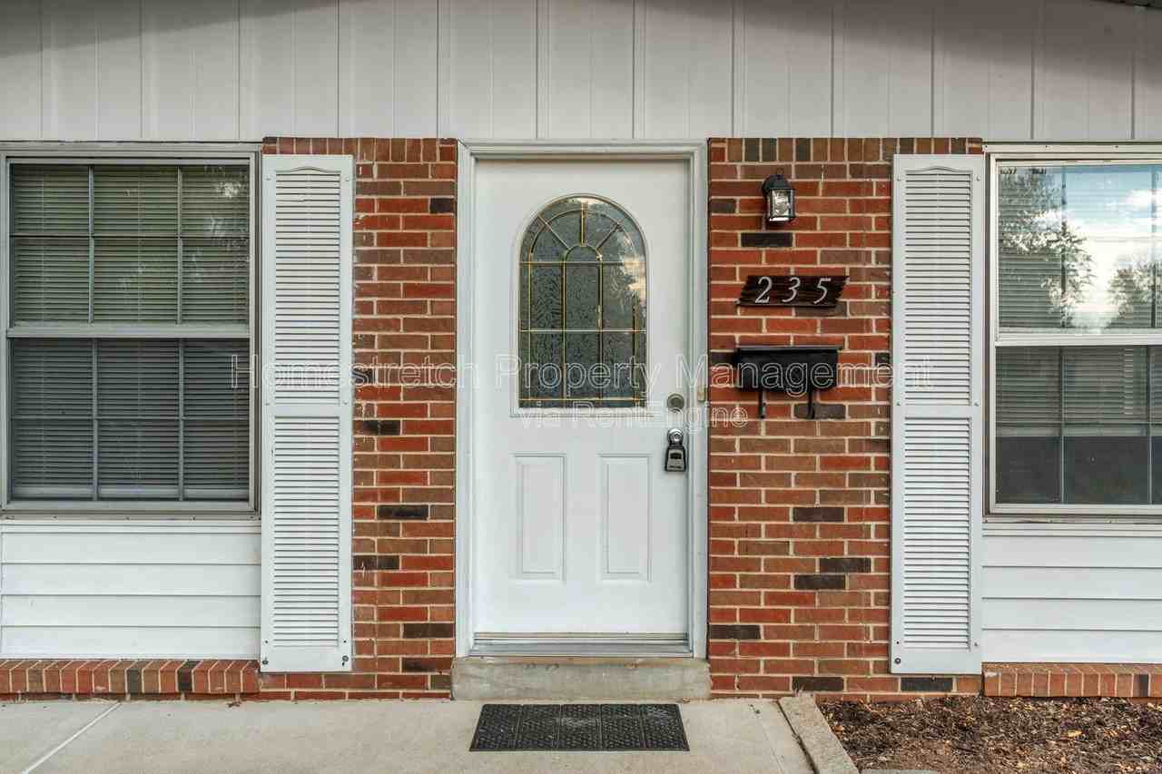 235 Moule Dr - Photo 3 of 33