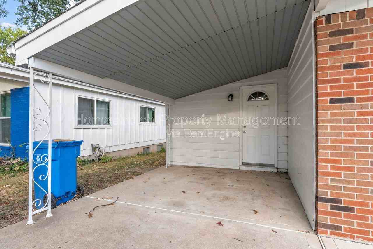 235 Moule Dr - Photo 4 of 33