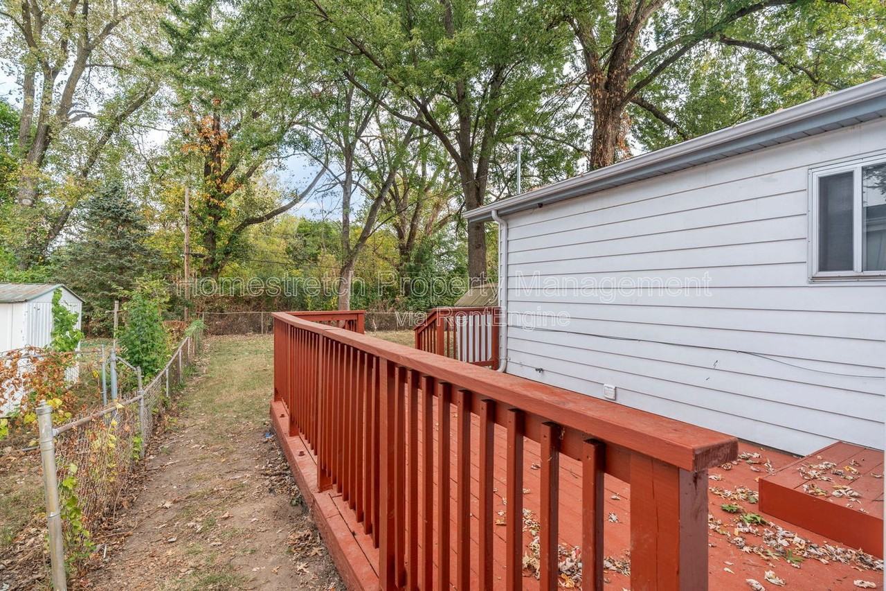 235 Moule Dr - Photo 5 of 33