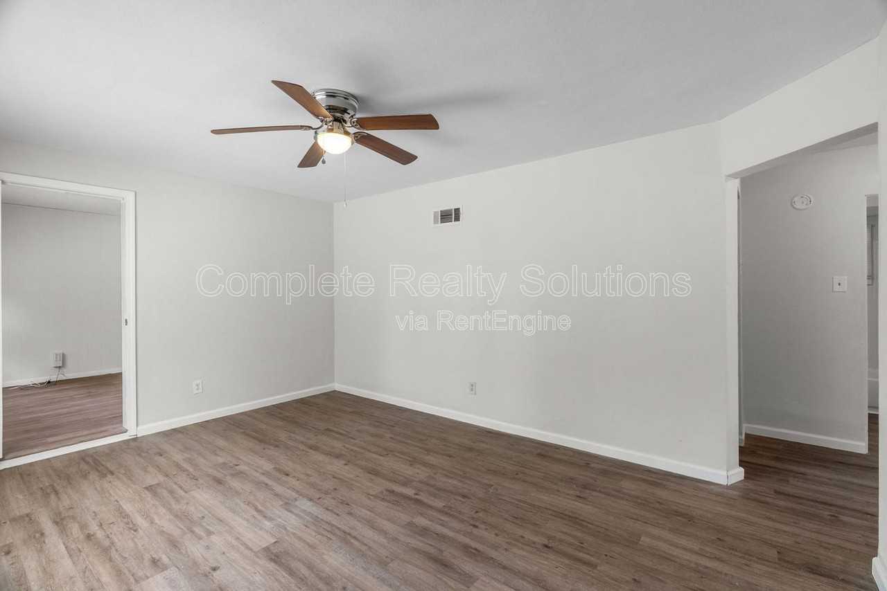 9724 Dennis Dr - Photo 3 of 28