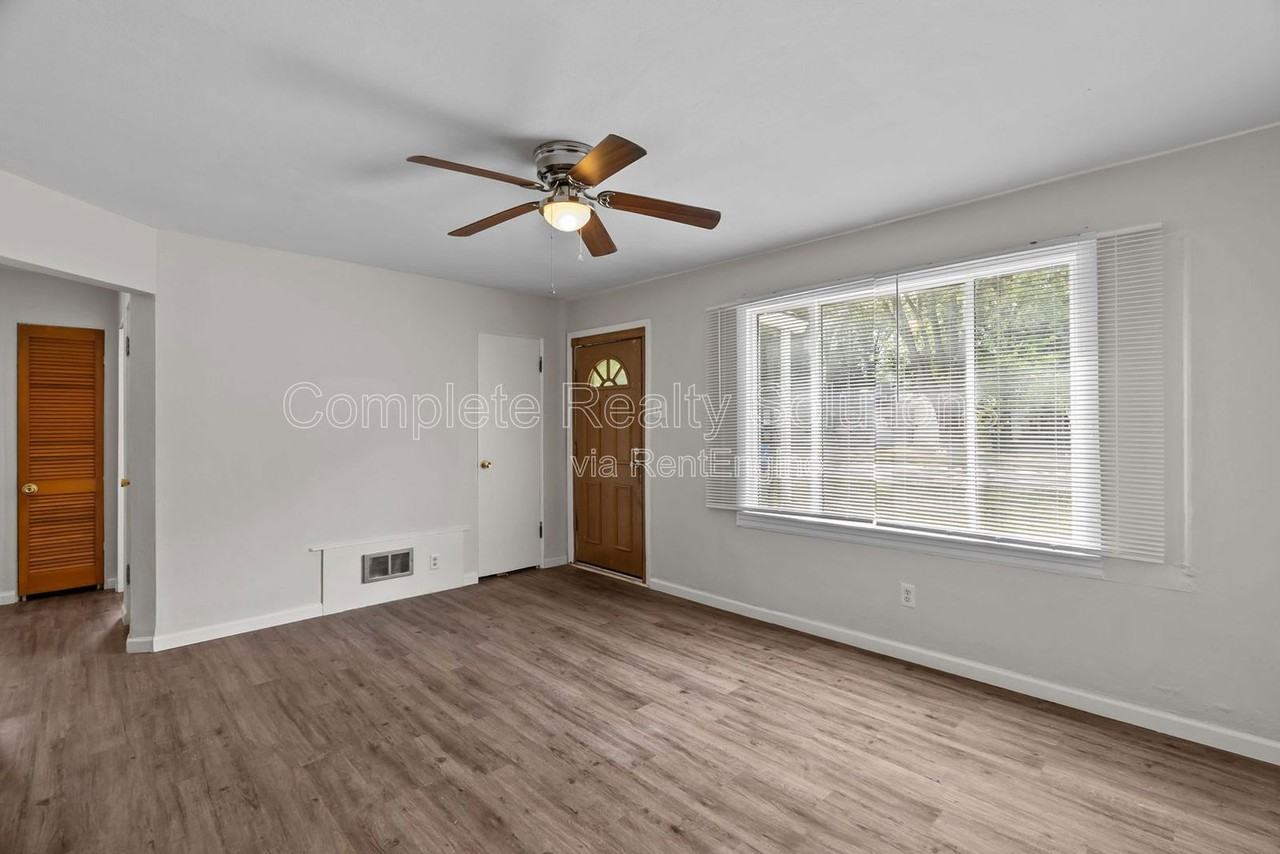 9724 Dennis Dr - Photo 5 of 28