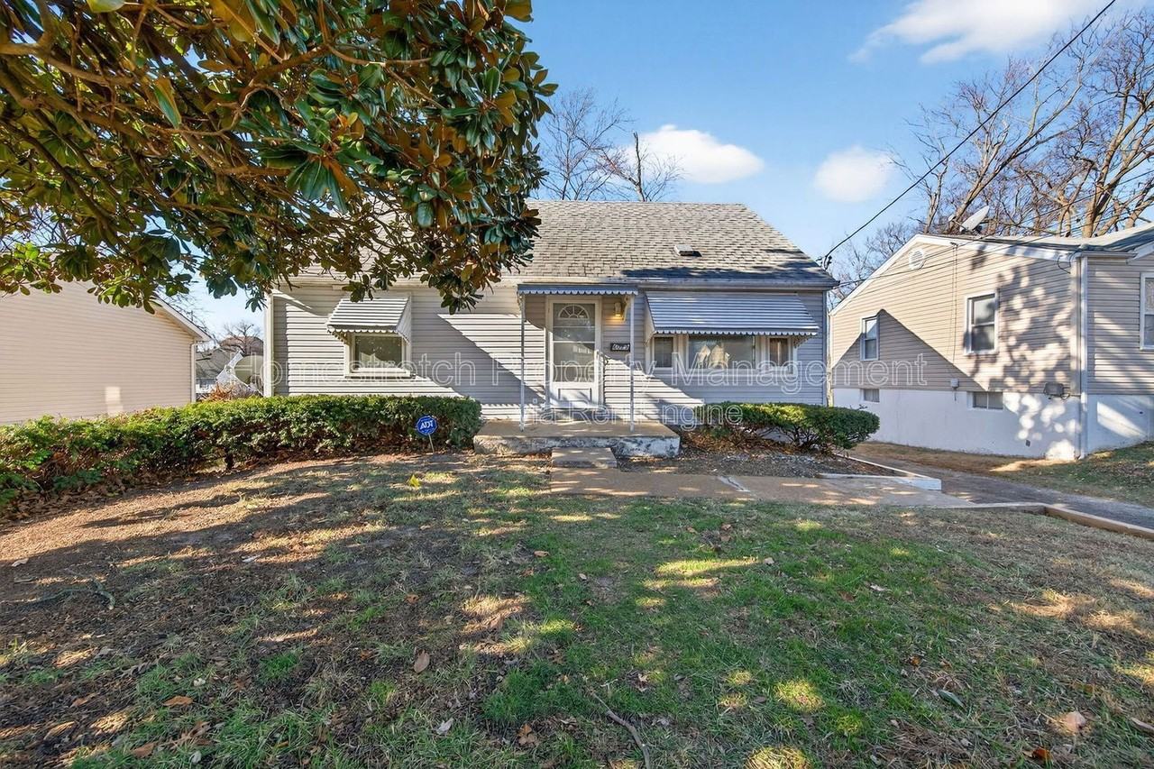 6029 Evergreen Blvd - Photo 3 of 38