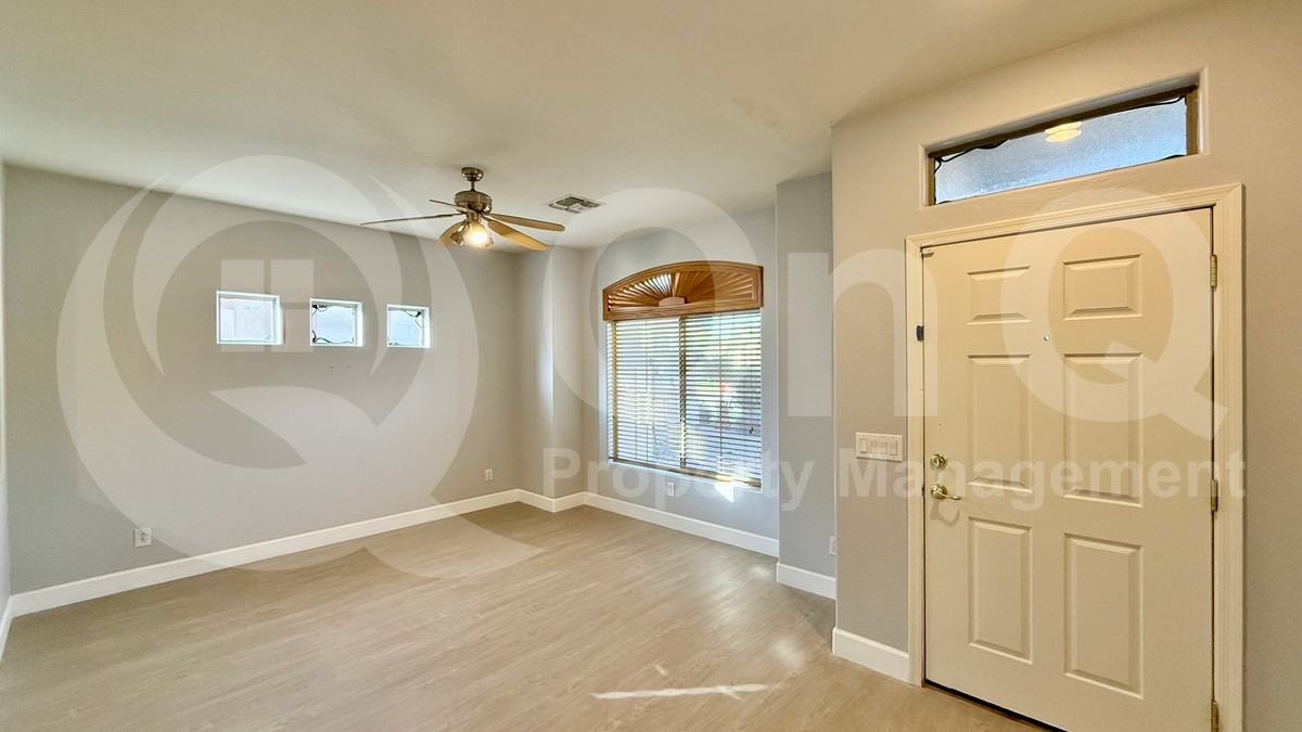 271 W Brooks St - Photo 4 of 21