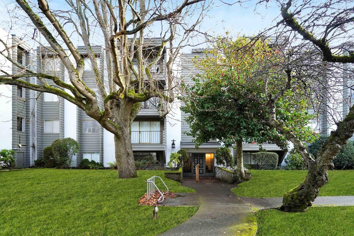 Michigan Court Apartments - Photo 4 of 22