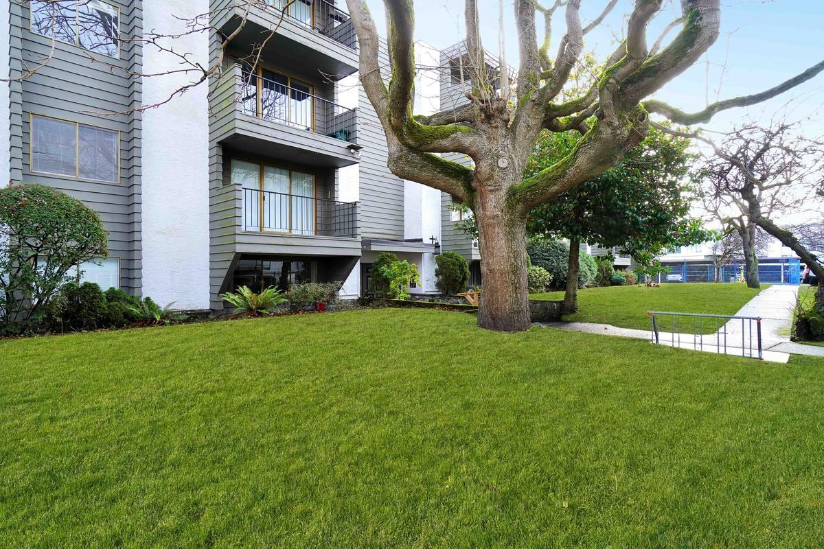 Michigan Court Apartments - Photo 5 of 22