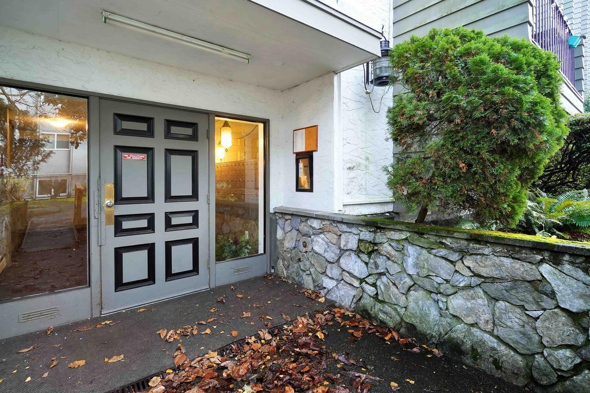 Michigan Court Apartments - Photo 6 of 22