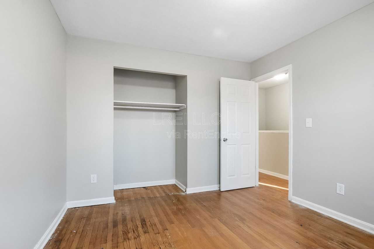 5011 Wabash Pl - Photo 5 of 13