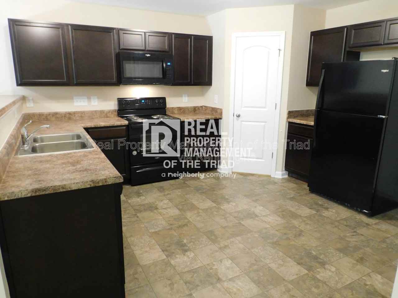 10 Loblolly Ct - Photo 3 of 31