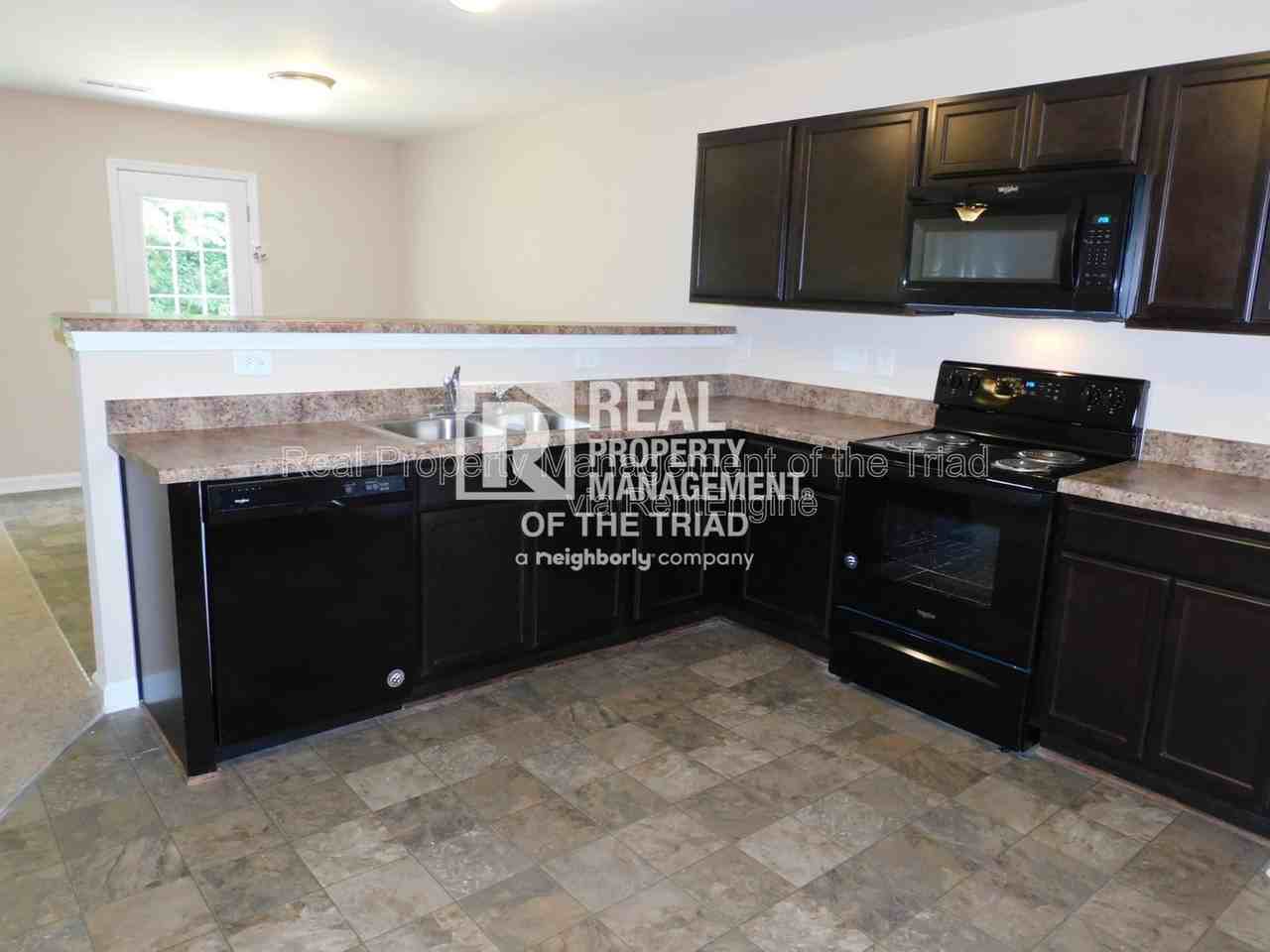 10 Loblolly Ct - Photo 4 of 31