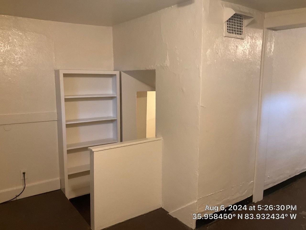 1628 Clinch Ave #8 - Photo 5 of 20