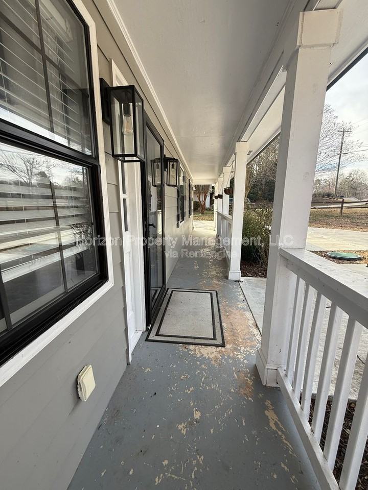 6430 Crystal Cove Trl - Photo 2 of 16