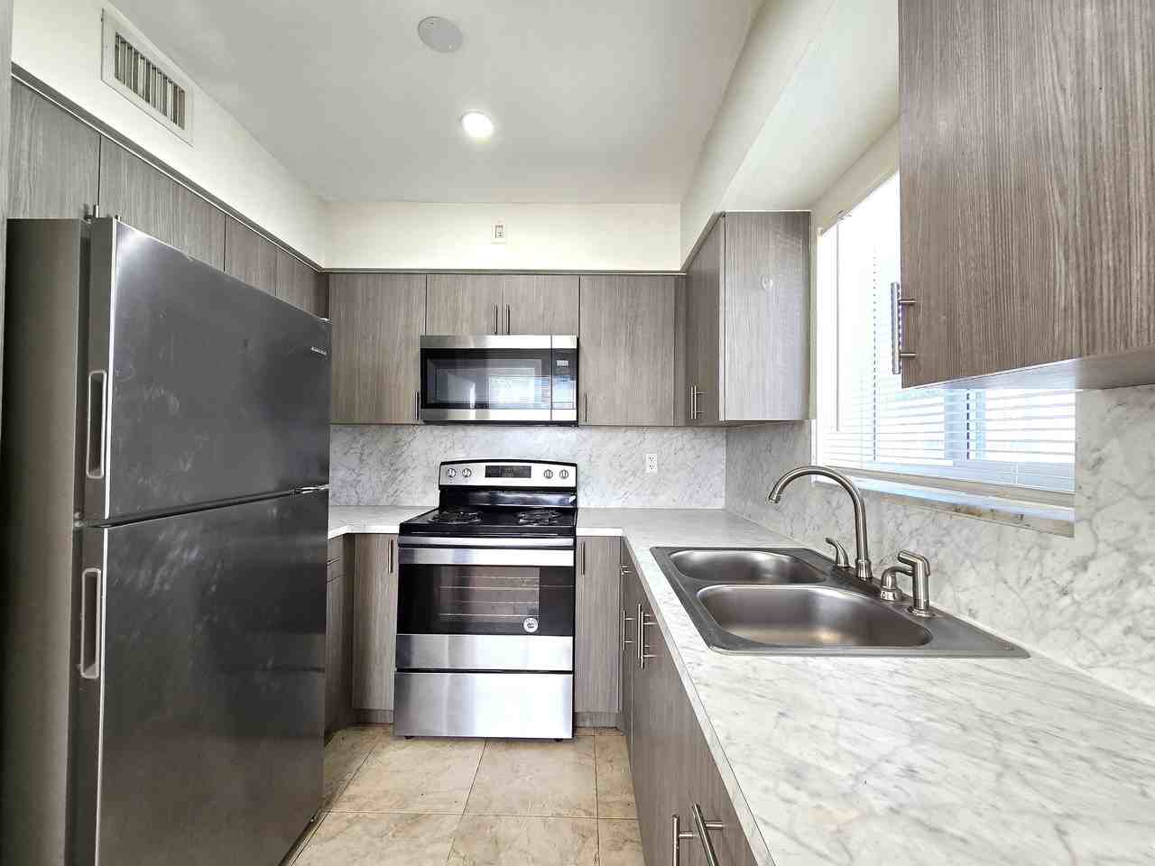 Lincoln Apartments, LLC - Photo 2 of 13