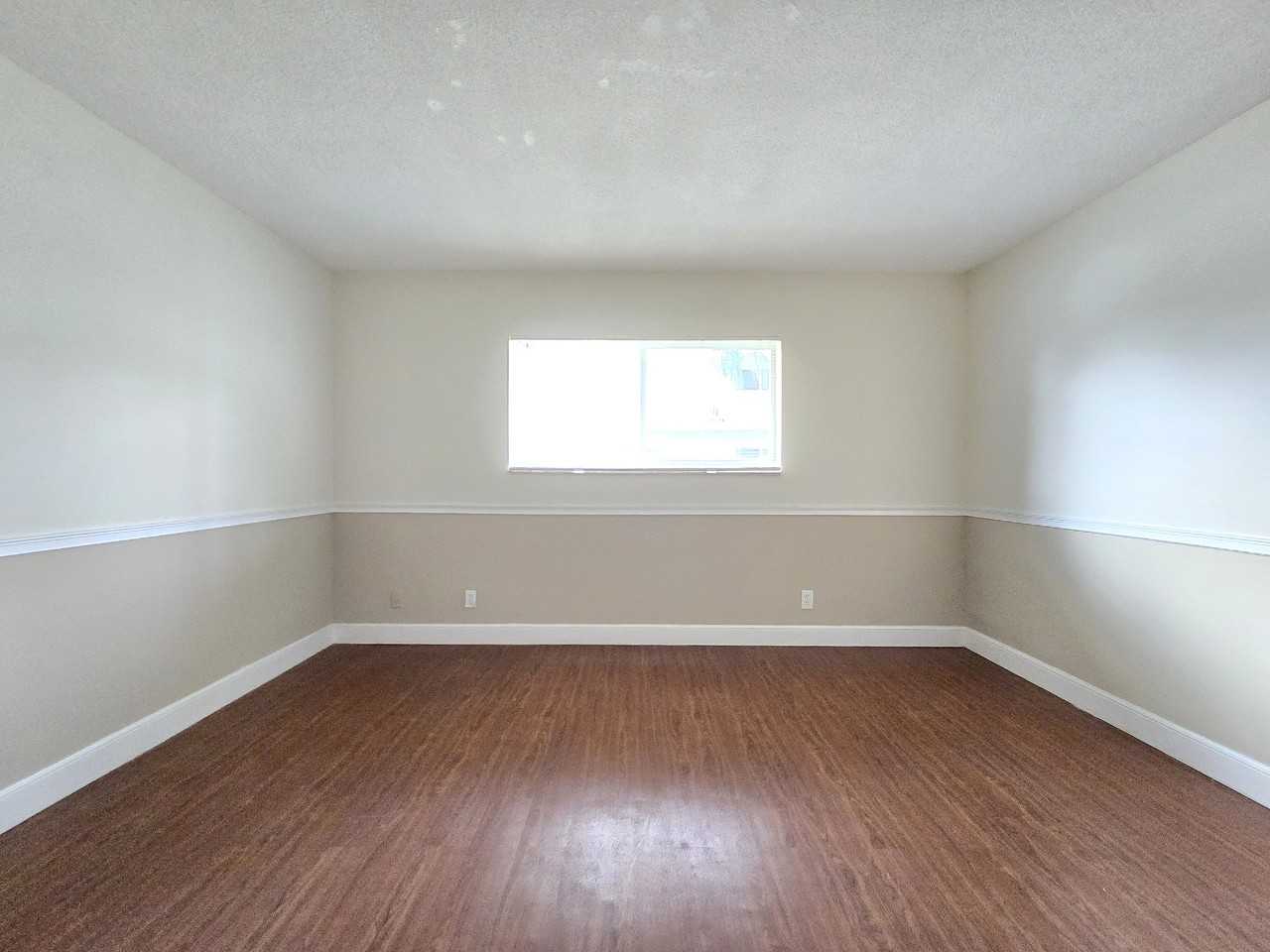 Lincoln Apartments, LLC - Photo 4 of 13