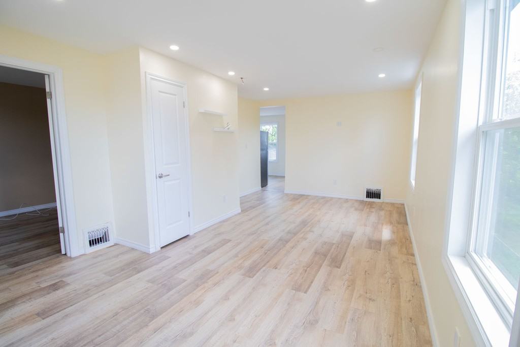 283 Deere St Uppr - Photo 2 of 24