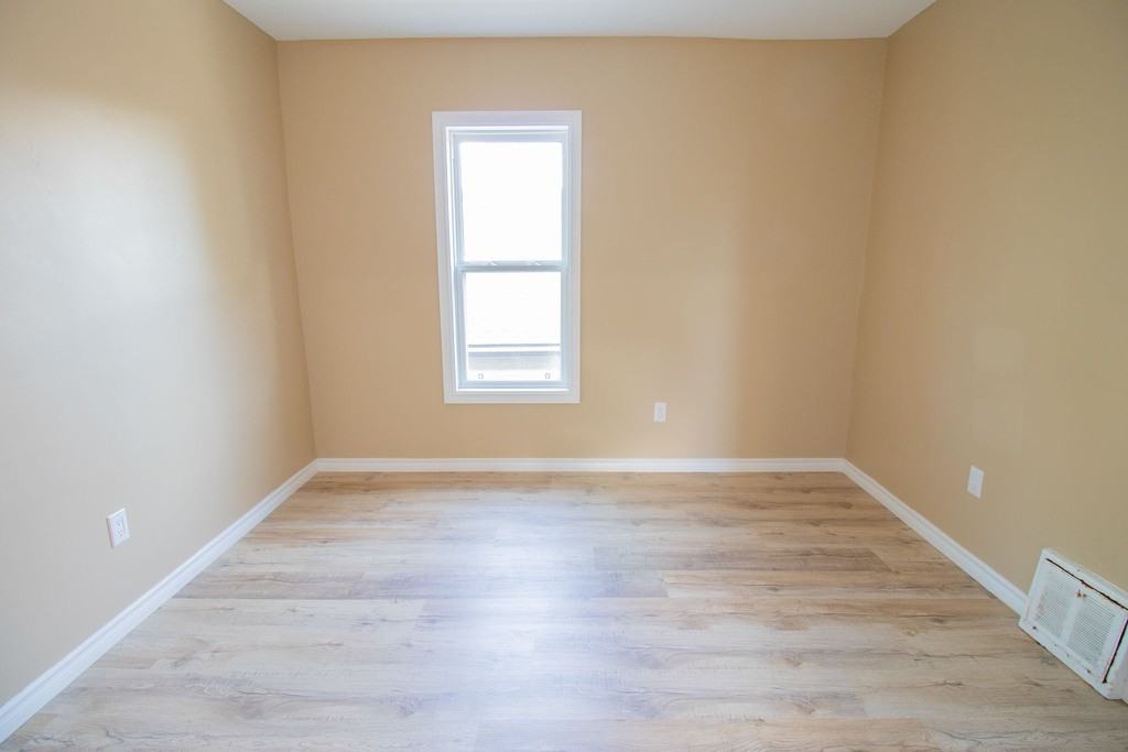 283 Deere St Uppr - Photo 7 of 24