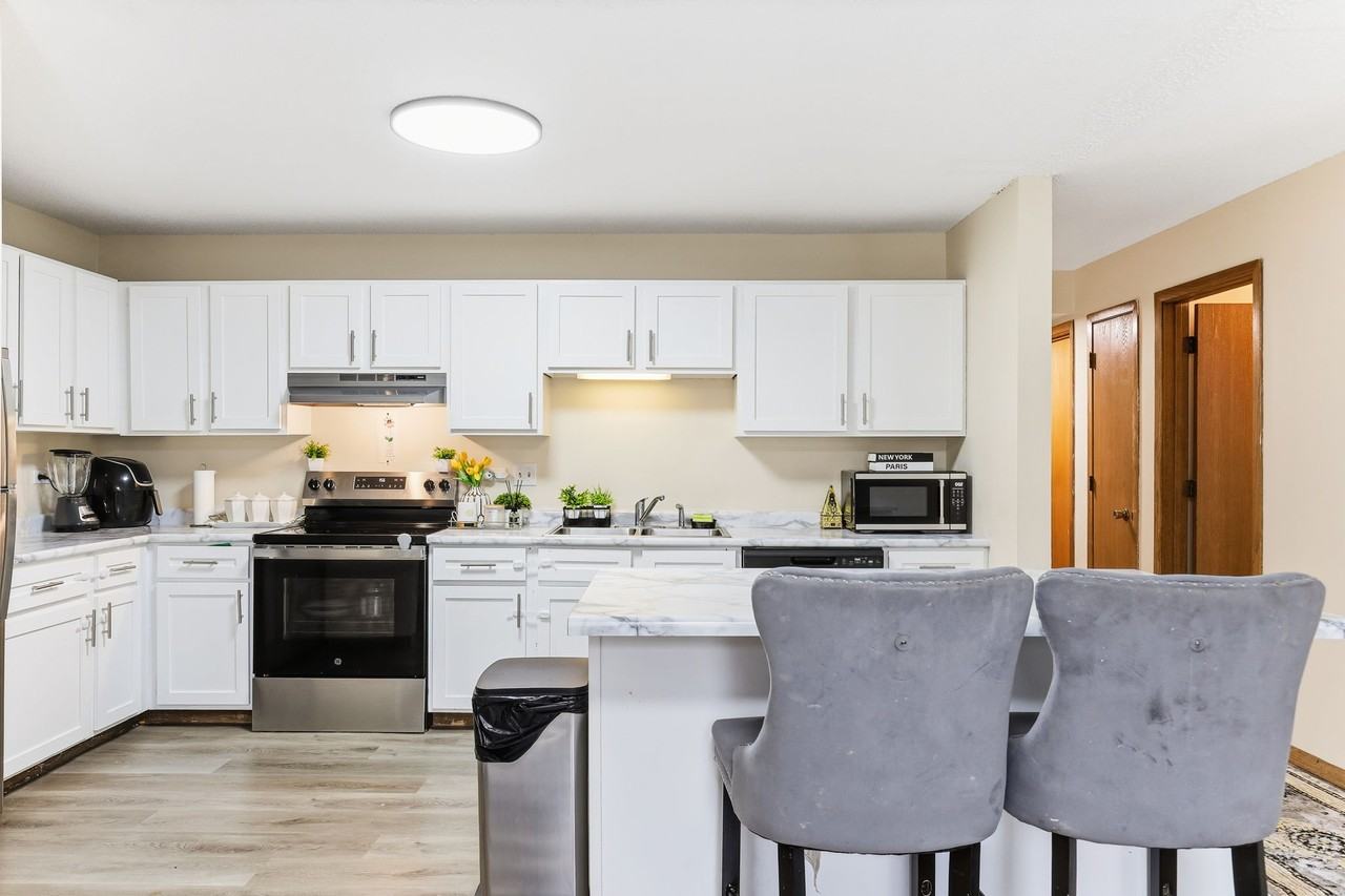 13316 Parkwood Dr #210 - Photo 7 of 32