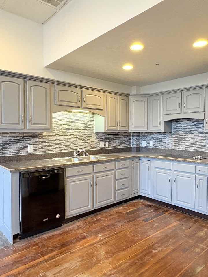 440 1/2 E Main Ave #440-1-2 - Photo 5 of 12