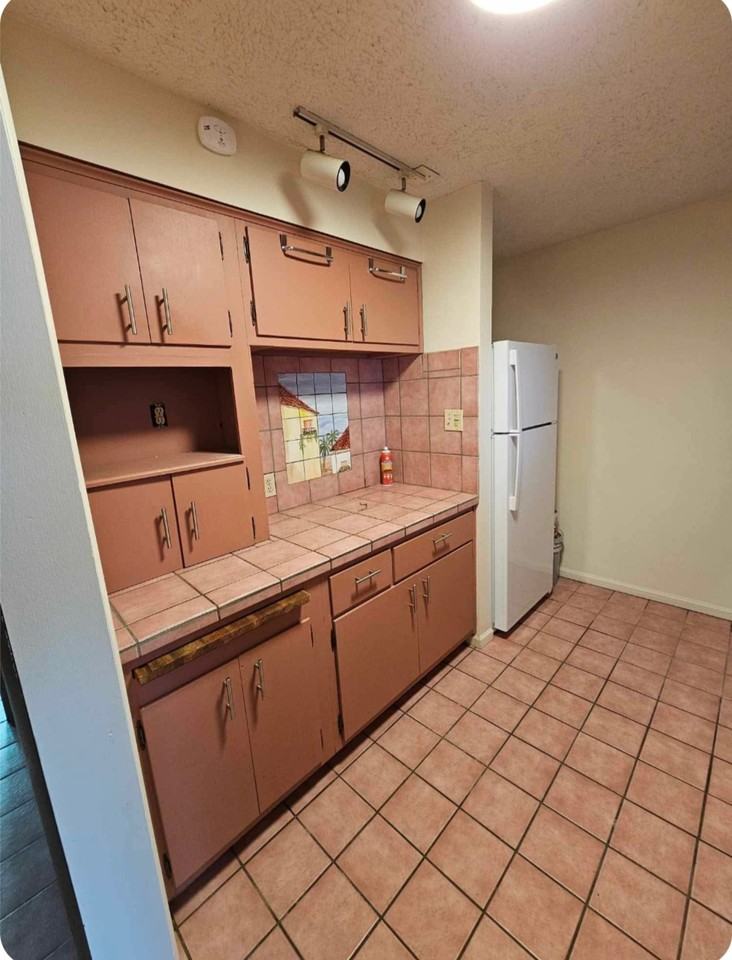 5831 W 25th St #1 - Photo 3 of 19