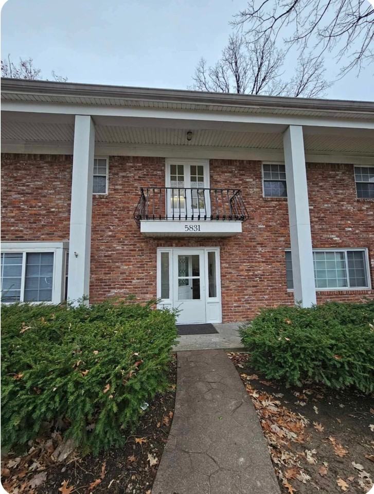 5831 W 25th St #1 - Photo 4 of 19