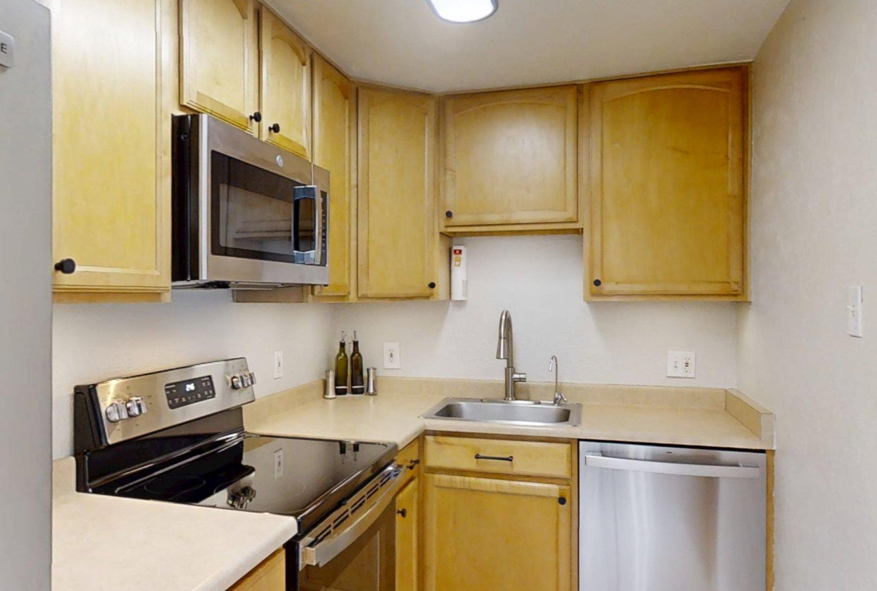 1190 Clermont St #B101 - Photo 6 of 10