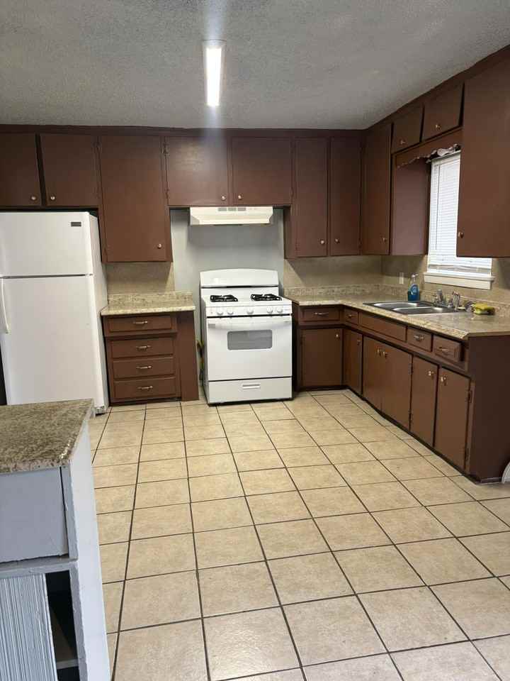 2125 Kingsdale Dr #NA - Photo 2 of 20