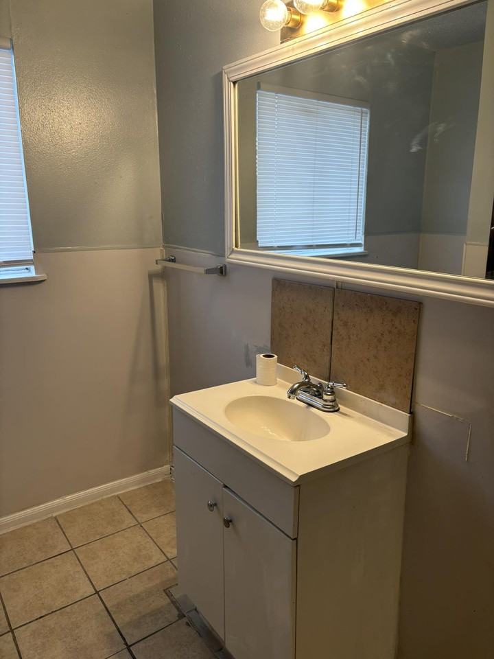 2125 Kingsdale Dr #NA - Photo 4 of 20