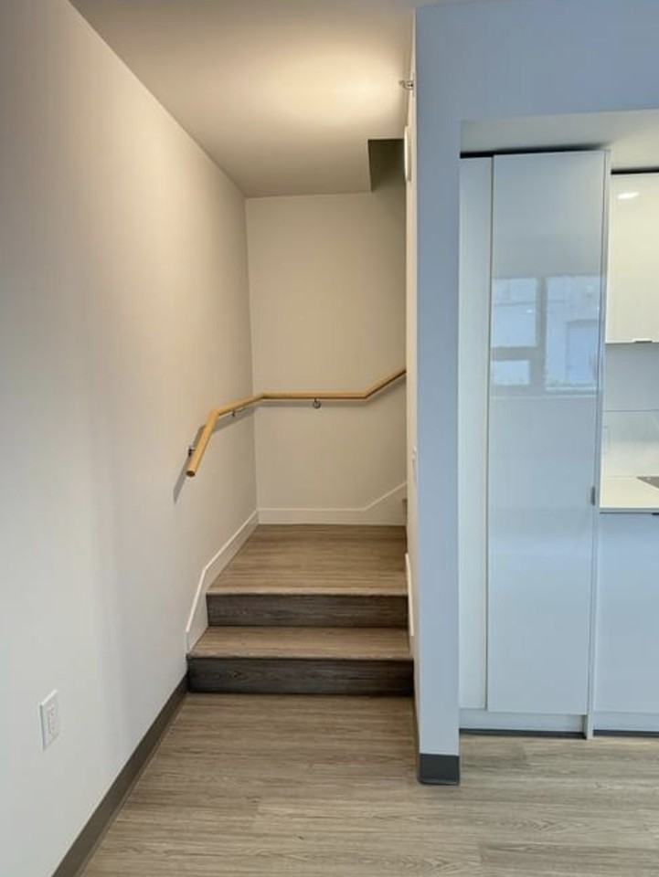 1045 Nelson St #103 - Photo 3 of 16