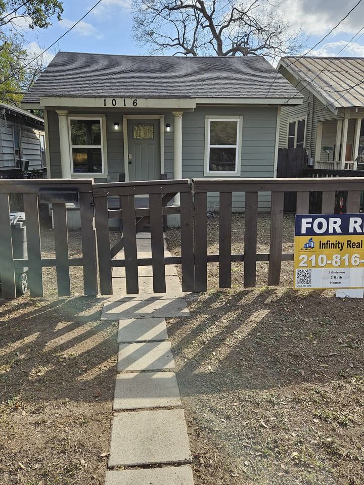 1016 Center St #NA - Photo 2 of 28