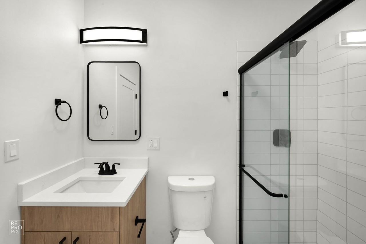 7647 N Bosworth Ave - Photo 7 of 15