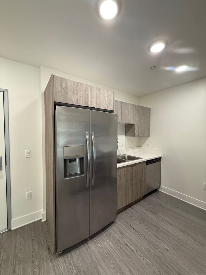 2022 W Sunset Boulevard - Photo 3 of 15