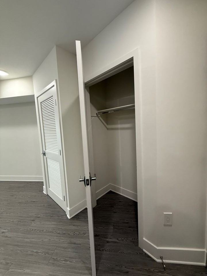 2022 W Sunset Boulevard - Photo 4 of 15