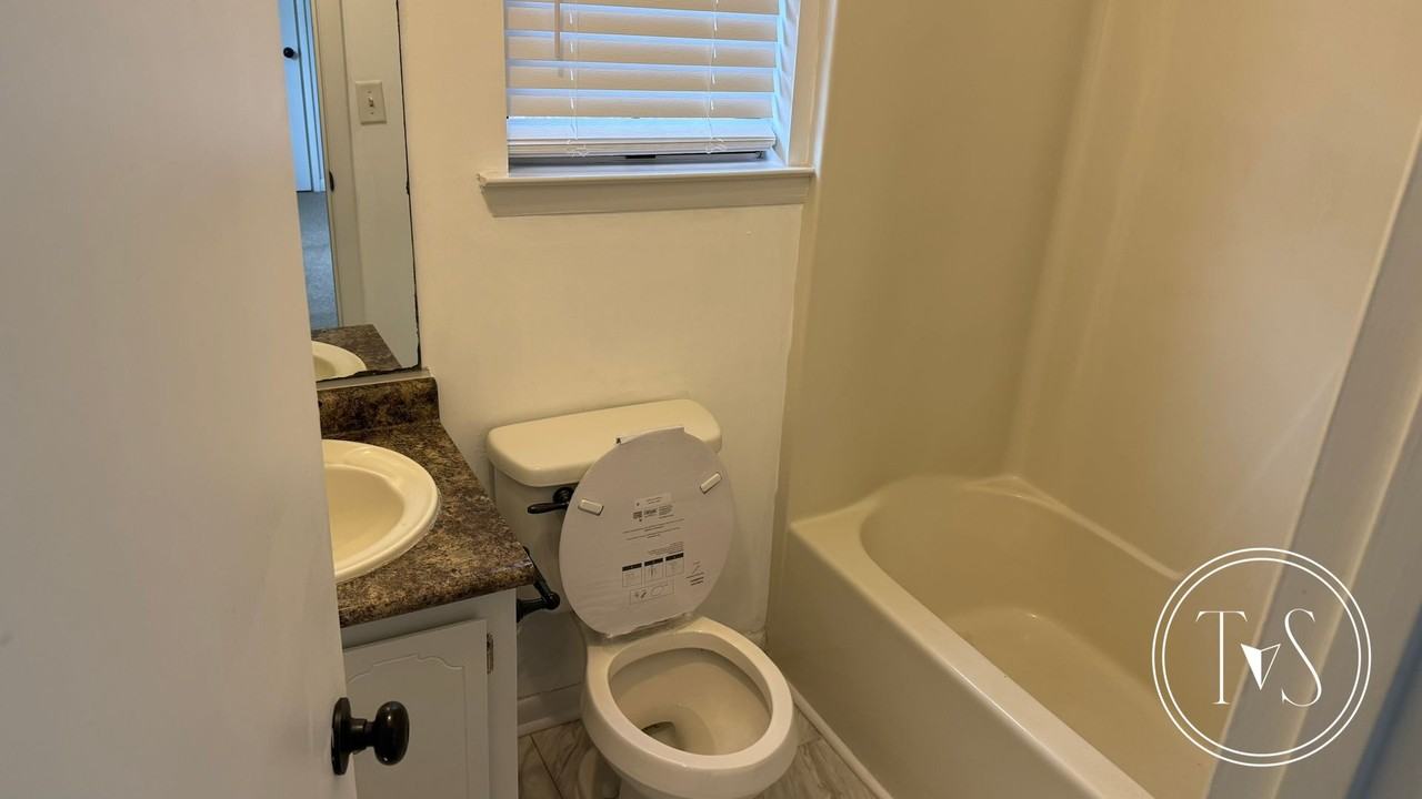 806 W Oxford Ln - Photo 5 of 18