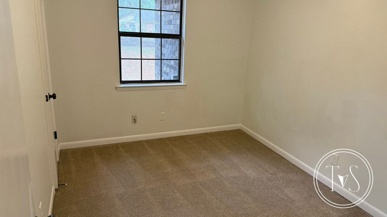 806 W Oxford Ln - Photo 6 of 18