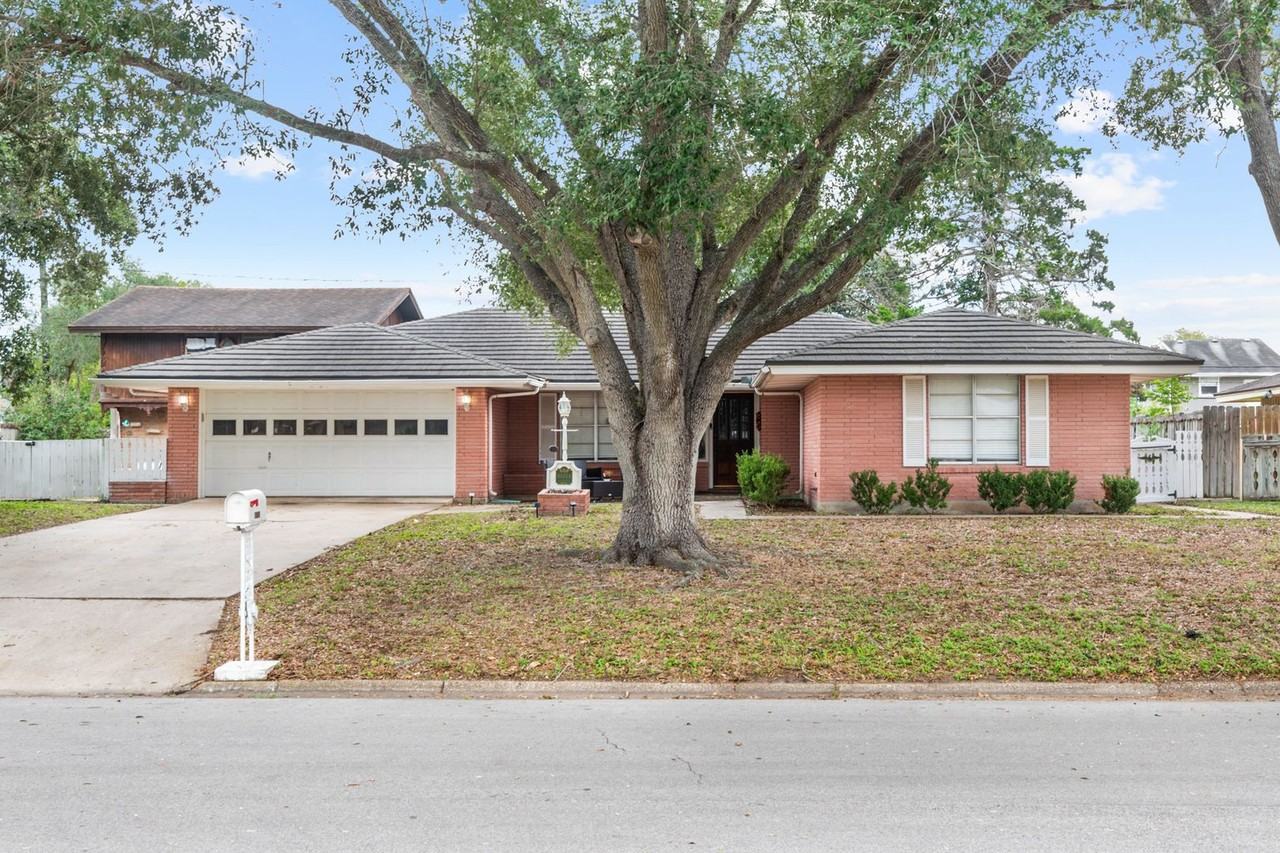 10714 Glenwood St - Photo 2 of 22