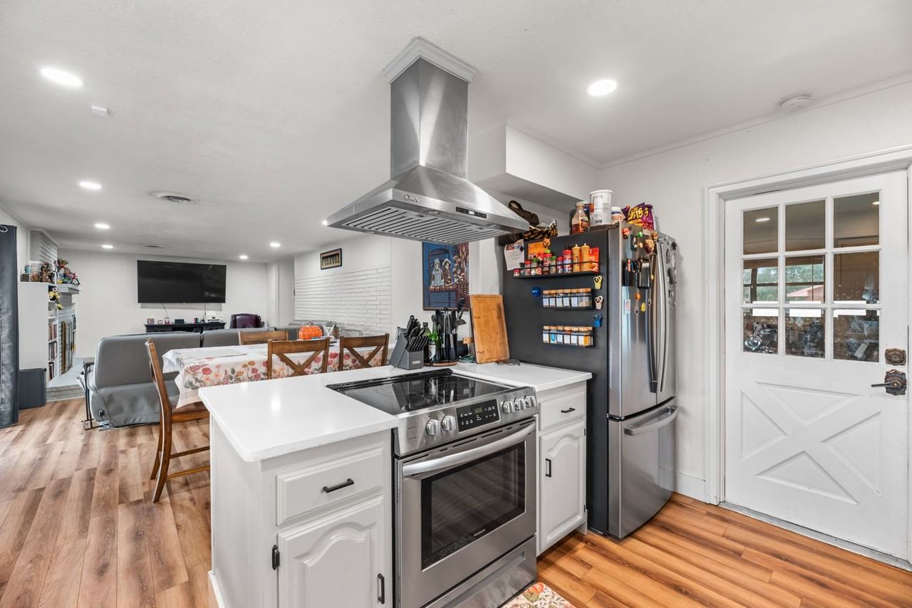 10714 Glenwood St - Photo 6 of 22