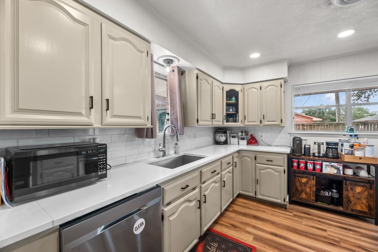 10714 Glenwood St - Photo 7 of 22