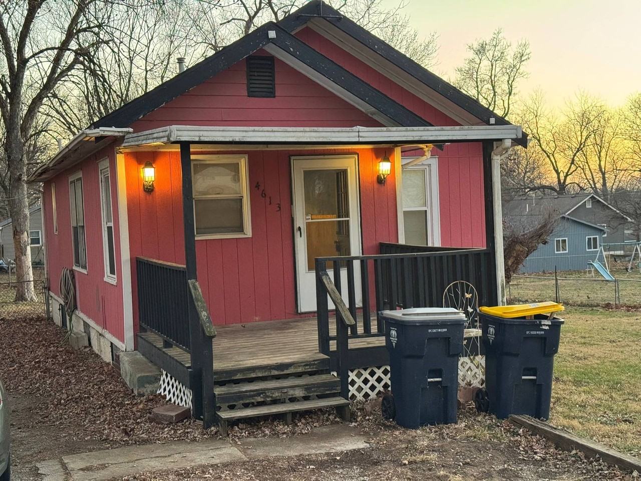 4613 Ne 46th St - Photo 3 of 12